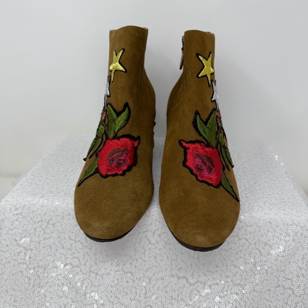 Gentle Souls  Braise Suede Embroidered Brown Ankle Boots size 9.5 women’s - Picture 2 of 16
